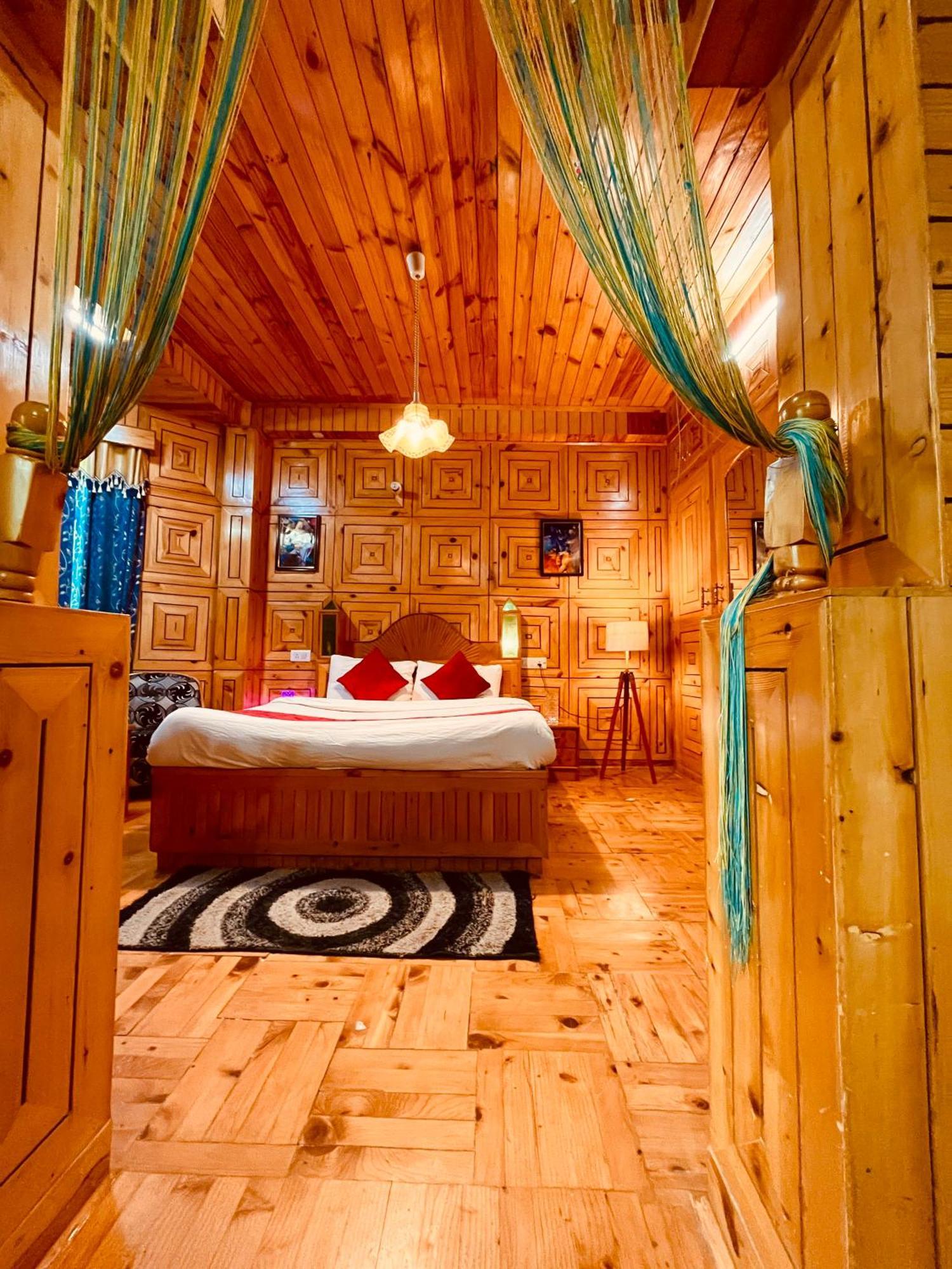 Woods Villa Cottage, Manali Exteriör bild